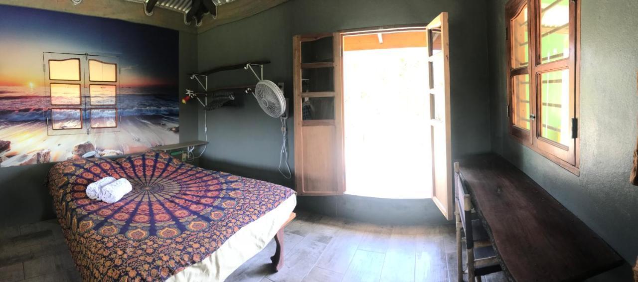 La Casa Naranja Hotel Brig Bay Ngoại thất bức ảnh